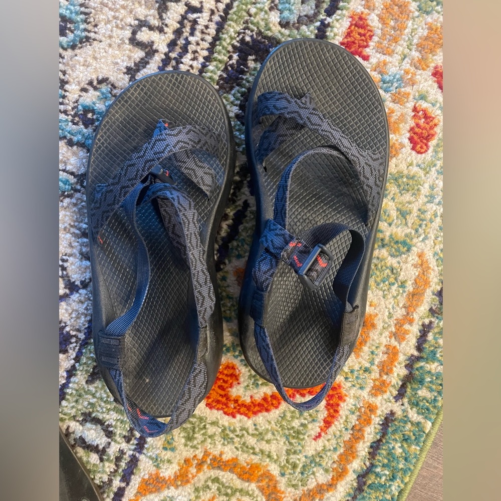 Men’s Chacos Size 9